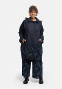 Mantel "Nila" – azul oscuro tipo denim, con capucha